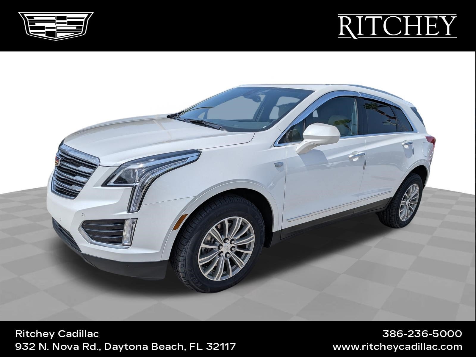 2019 Cadillac XT5 Luxury FWD in Crystal White Tricoat — front three-quarter view
