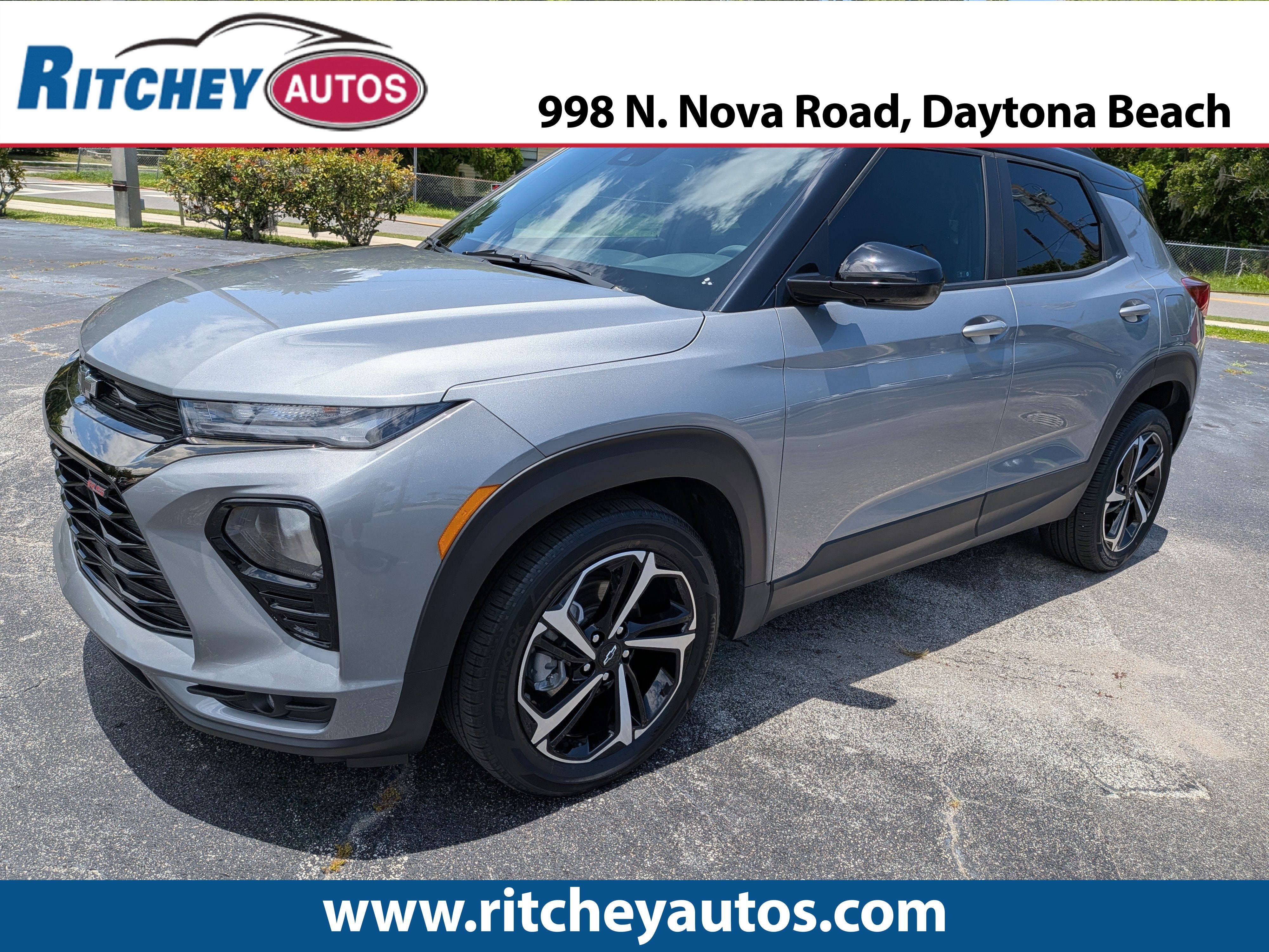 2023 Chevrolet Trailblazer RS in Sterling Gray Metallic — front three-quarter view